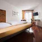 ホテル Seelandhotel Weisses Kreuz 3*